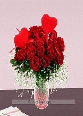 cam vazoda 24 adet gül